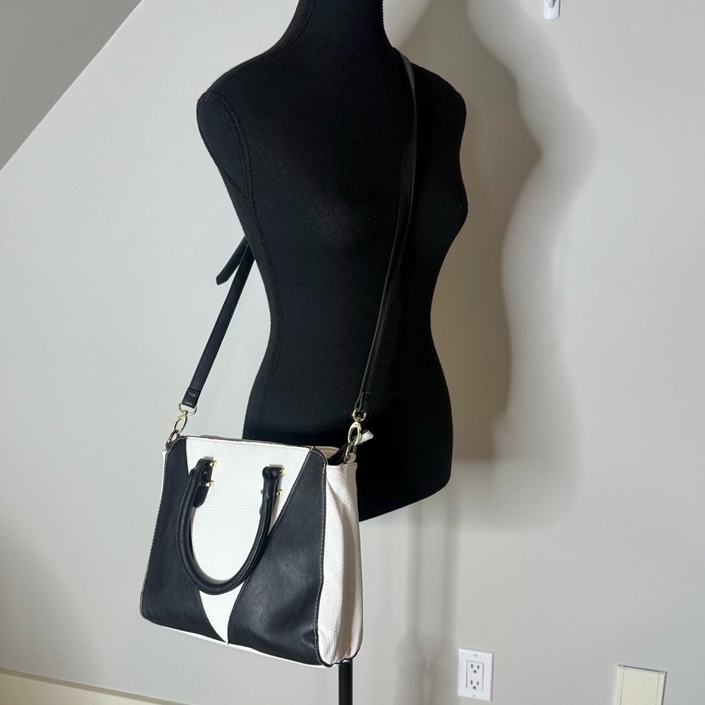 STEVE MADDEN Black White Colour Block Hand Bag Crossbody Strap Zipper PU *Flaw* - Picture 6 of 16